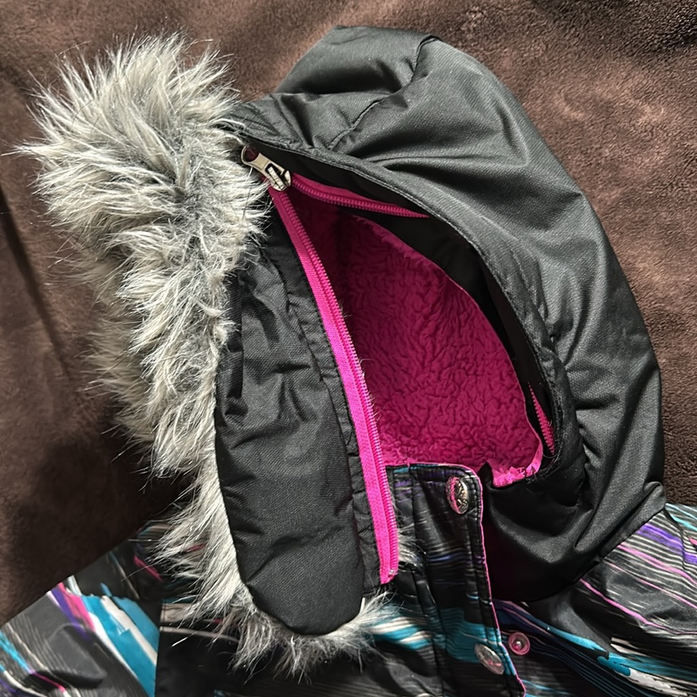 ZEROXPOSUR: GIRLS BLACK/MULTICOLOR STRIPE  PUFFER COAT. Size 10-12 Medium. - Picture 4 of 14